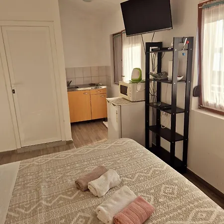 Bele Apartamento Maslenica