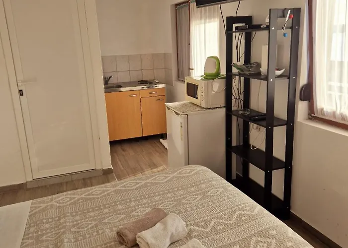 Bele Apartament Maslenica